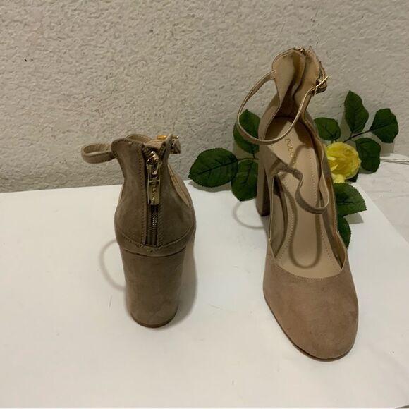 BCBG Pump Women's 10M /40 Cream Tan Beige Leissa Mary Jane Two-Tone Suede - Picture 5 of 10